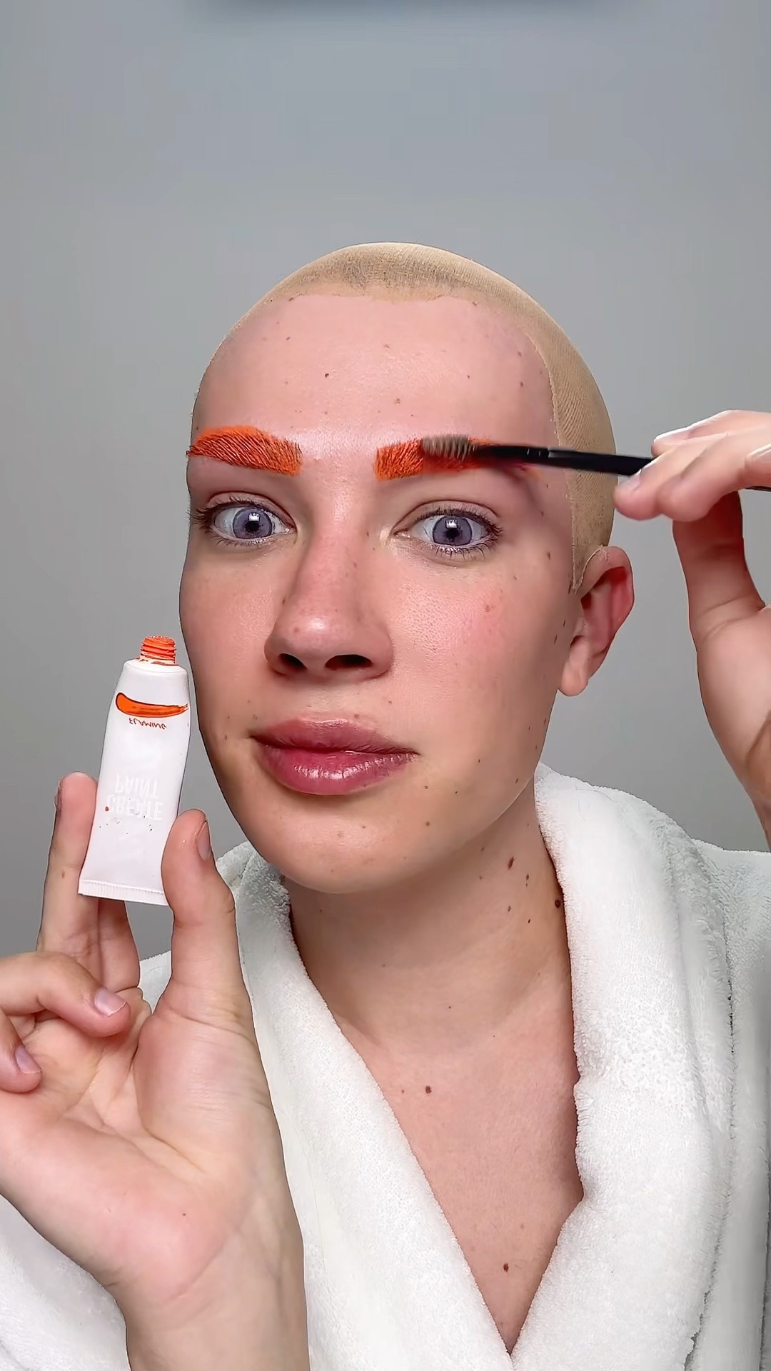 YOU’LL NEVER GUESS WHO I TRANSFORMED INTO… ?? #halloween #makeup