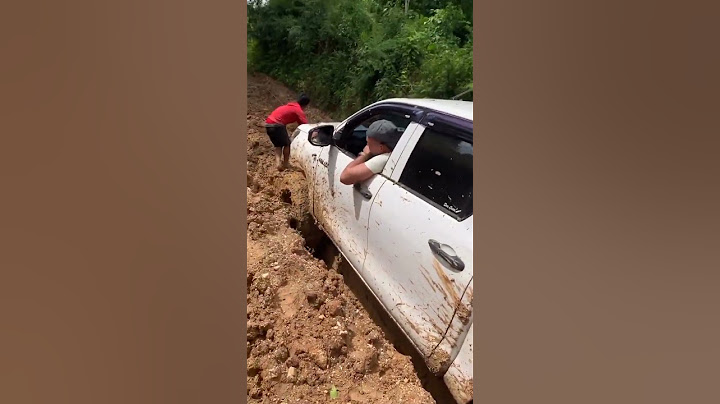 Toyota Hilux enterrado en el lodo, Panamá #shorts