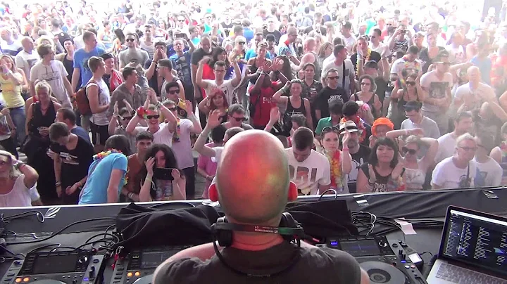 John '00' Fleming @ Luminosity Beach Festival 04-0...