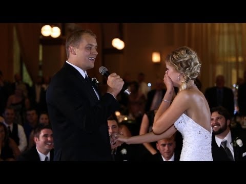 GROOM SURPRISES HIS BRIDE BY SINGING & STARTING FLASH MOB AT THEIR WEDDING RECEPTION