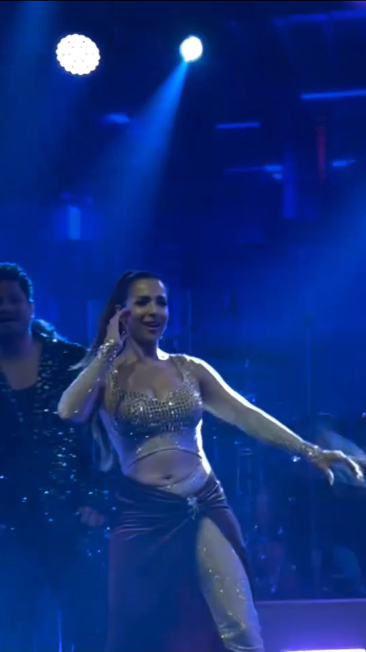 Malaika Arora DANCES To Chaiya Chaiya In This VIRAL Video | #shorts #dance #bollywood #trending
