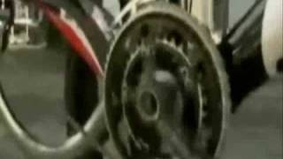 SCANDALO DOPING MECCANICO: la bici da corsa che va senza pedalare - YouTube