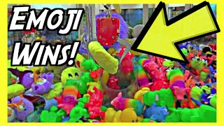 ★Winning Emojis From The Claw Machine at The Arcade!! Crazy Claw Machine Wins! ~ ClawTuber screenshot 1