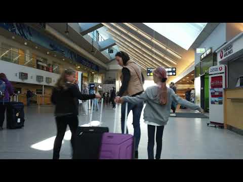 Video: Lennujaama Turvatöötajat Kohkus Lennuki Kajutis Must Kummitus - Alternatiivne Vaade