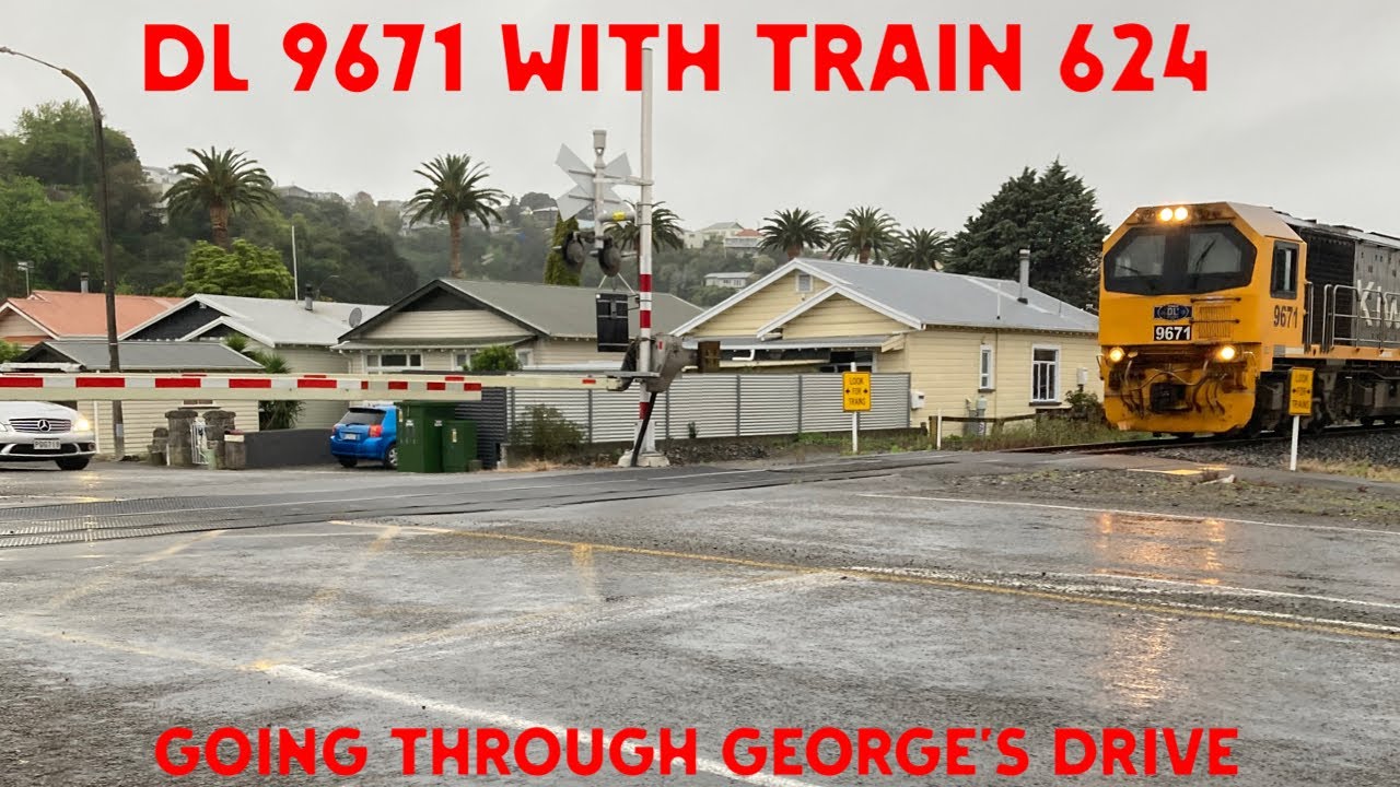 DL 9671 with train 624 going through georges drive
