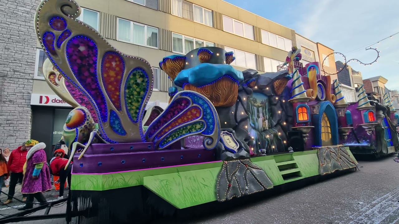 Carnaval Democratisch Biertje bij de Garage