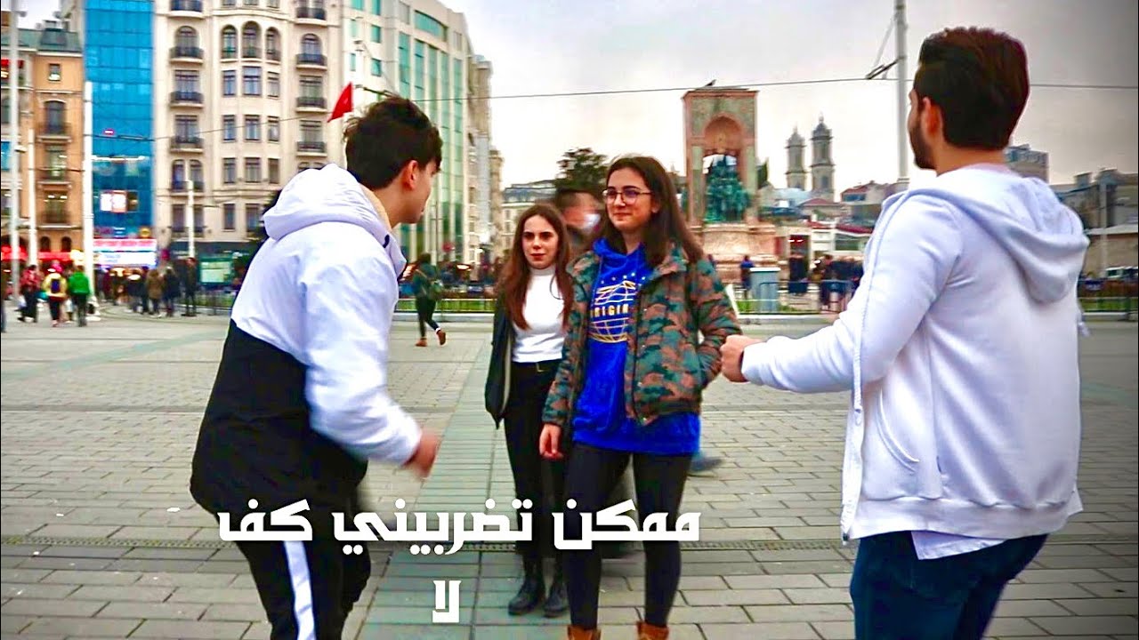 تحديت نور في الشارع | اكل كف من البنات😹