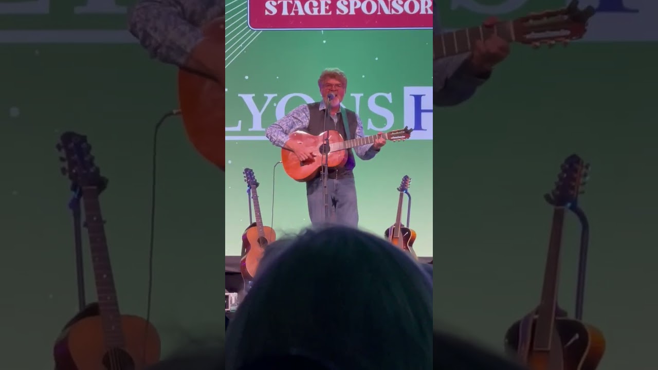 Mac McAnally Dedicates "Bubbles Up" to Jimmy Buffett In Live Show, Florence Alabama