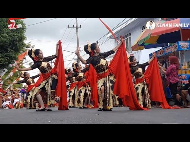 ATRAKSI SMP NEGERI SE CANDIPURO TARI KAPUTREN DALAM PAWAI KARNAVAL KABUPATEN LUMAJANG class=