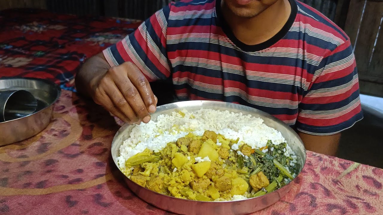 Homemade Meal Served Fresh – Rice, Curry & Greens on One Big Plate 