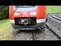 Regionalzug entgleist nach Kollision mit Baum