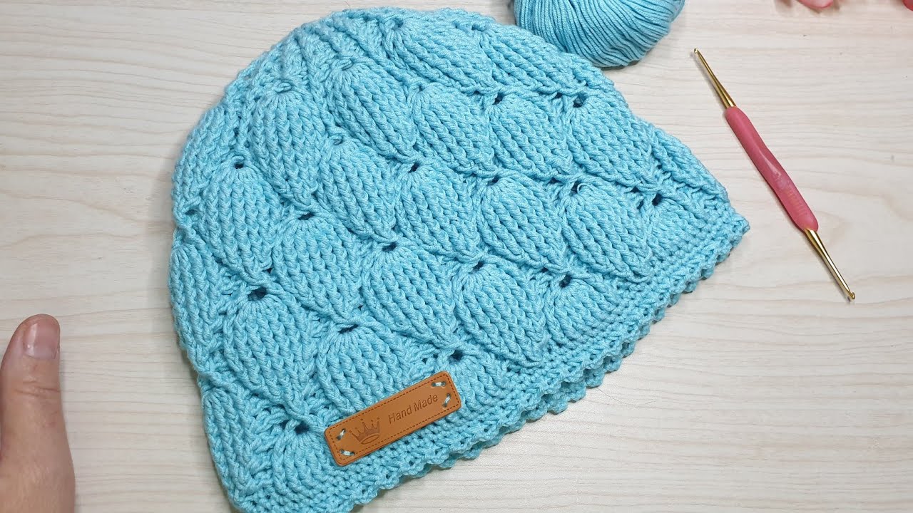 Самая красивая шапочка крючком осень 2021