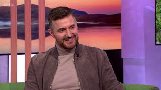 Richard Armitage 🧔🏻‍♂️✨️❤️‍🔥on The One Show (5/October/2023)