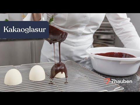 In unserem Video erklärt der Backprofi Christian Ofner die Technik des Striezel-Flechtens. Vor der K. 
