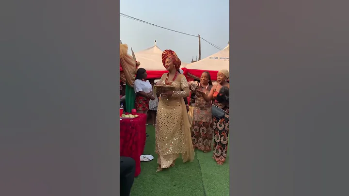 What's your favorite part of Igbo traditional wedding? Handfan @zeediva_signetGele