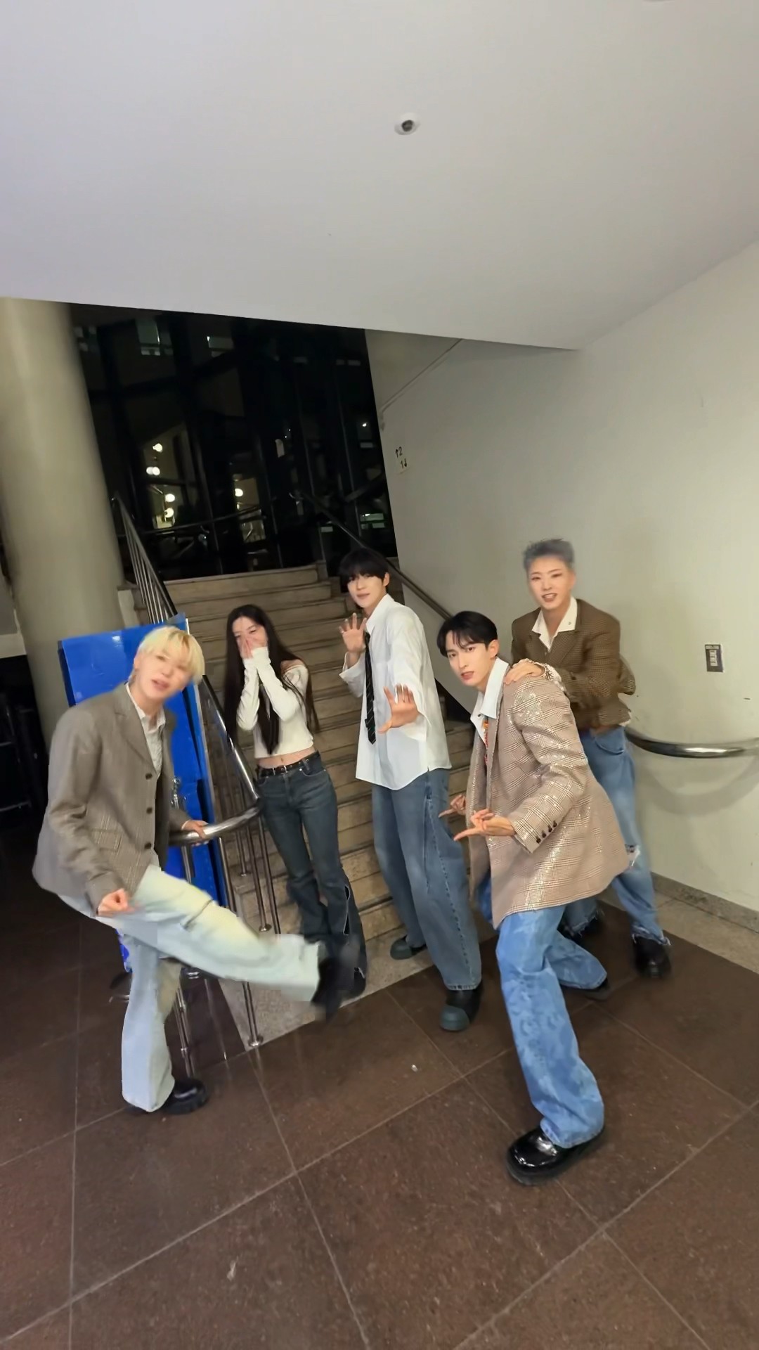 #청바지챌린지 ? with #문상민 #MOONSANGMIN #민주 #MINJU #아일릿 #ILLIT #부석순 #BSS #BSS_TELEPARTY #부석순_청바지 #BSS_CBZ