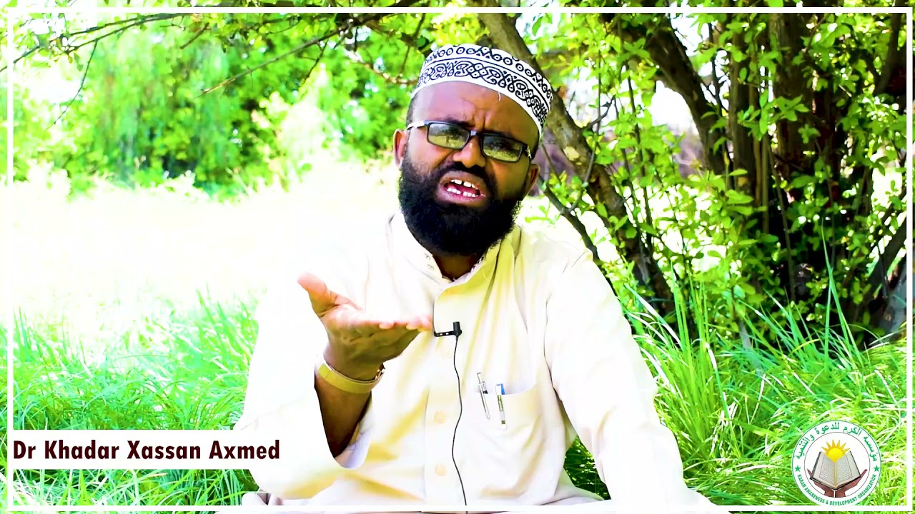 Macaasida Iyo Dhibaatadeeda
Dr Khadar Xassan Axmed