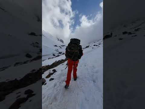 المشي فالتلج كيخليك غادي و راد البال باش ماتزلقش