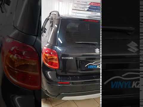 Задние стекла Suzuki SX4 затонировали пленкой UltraVision