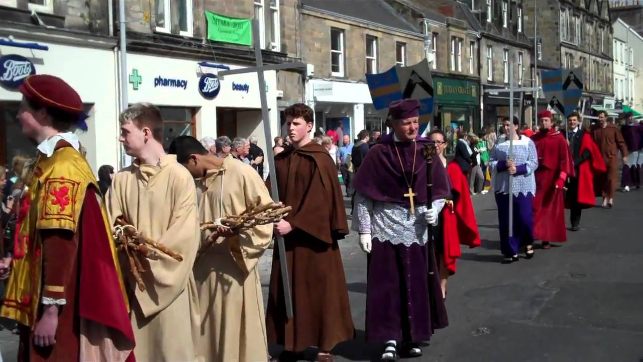 Znalezione obrazy dla zapytania university of st andrews Kate Kennedy Procession