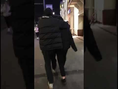 ايدي على ايدك كده