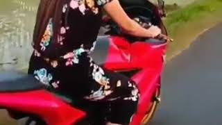 Cewek Cantik Naik Motor Gede