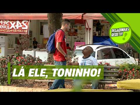 "Raise your tail for me?": Look at the question Toninho asked! | RedeTV! Pranks