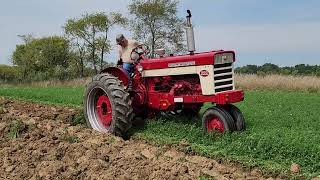 560 Diesel plowing with 4/14 fast hitch plow.