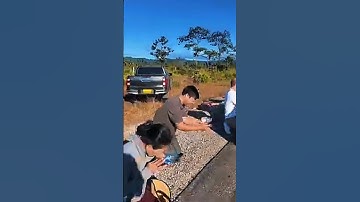 19/12 sư thích minh tuệ được người dân lào lễ bái cúng dường #shorts