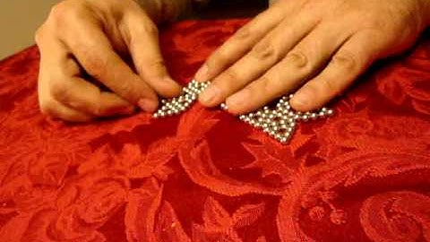 Building an icosahedron with magnetic balls