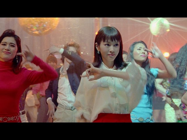 桐谷美玲、ボディコンギャルとディスコでダンス披露 「Y!mobile