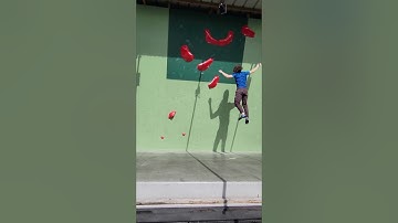 Setting a red paddle dyno!  #bouldering #timelapse #shorts