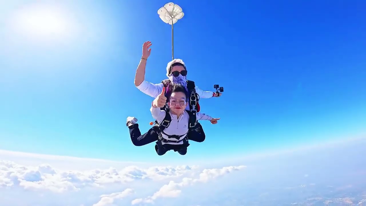 You can also skydive in winter. Brave people can enjoy skydiving around the world. Chengdu skydi