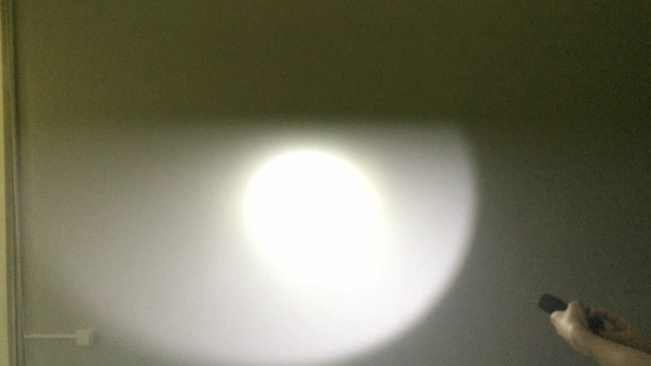 Тактический фонарь TK09 2016 в режиме строб