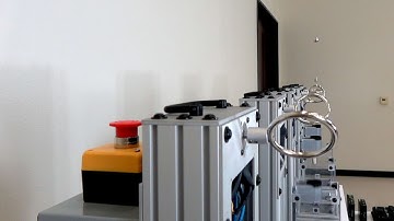 Five Balls Tossed through spinning rings - ADVANCED Motion Controls servo drives and Click&Move®