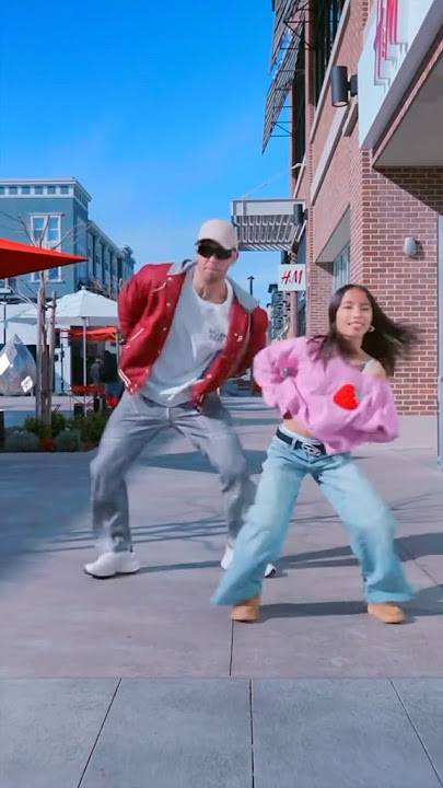 11 year old girl wanted to dance with me and this happened 🤯