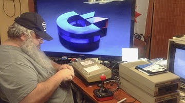 Looking At A Very Old Commodore 8-Bit C64 Circuit Board REV A - 6510 - Dave Bradley - Episode 556