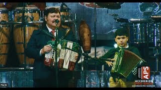 Gerardito Ayala tocando con su abuelito Ramón Ayala