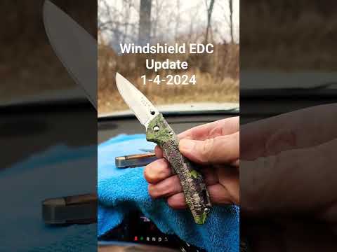 Old School: Buck 382 Trapper New School: Buck 285 Bantam