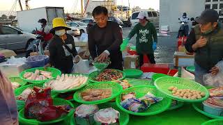 台灣街頭小吃 - 蚵仔寮漁港 - 叫賣 - 有人聽得懂他在說什麼嗎 Taiwan Street Food - Oyster Liao Fishing Port - Selling