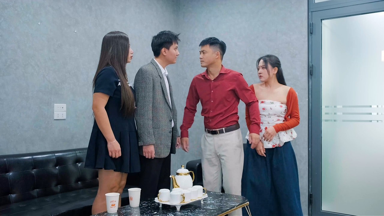 Chủ Tịch Đi Công Tác Về Giả Làm Thợ Thông Tắc Bồn Cầu, Bị Bồ Của Người Yêu Đánh Và Cái Kết - T1849