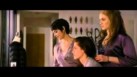 Breaking Dawn: Rosalie and Alice with Bella before the wedding!