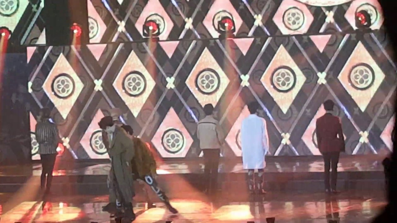 EXO fancam Gaon Awards 17.2.22 Monster and Lotto