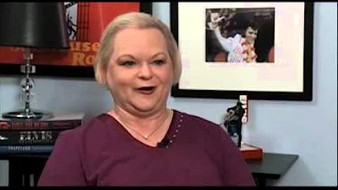 Paula Hunt met Elvis Presley at Graceland in the s...