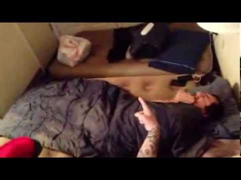 TheDailyWoo - 428 (9/2/13) Teeny Tiny Hotel Room