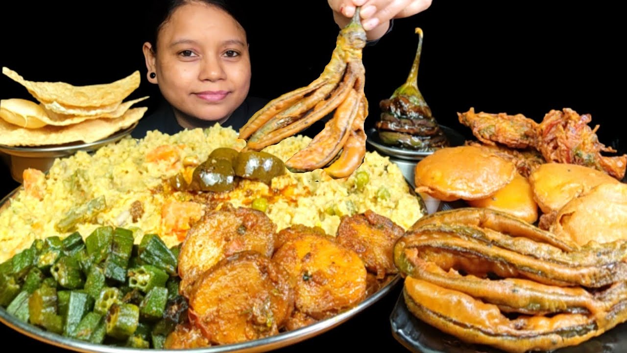 Eating Dal Khichdi, Different types Pakoda, Masala Aloo, Bhindi Fry & Mango Achar | Eating Show