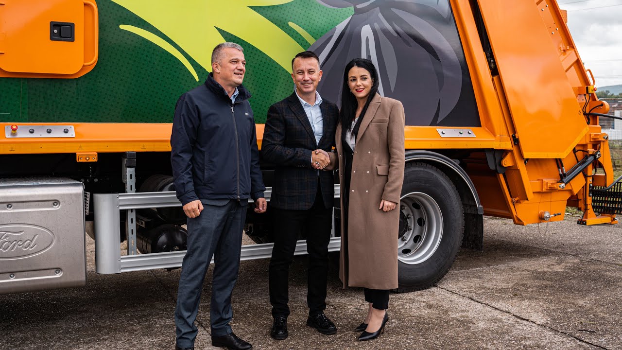 Лозница добила нови камион смећар од Министарства за заштиту животне средине