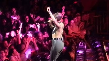 Alicia Keys Trying sleeping with a broken heart live Paris bercy