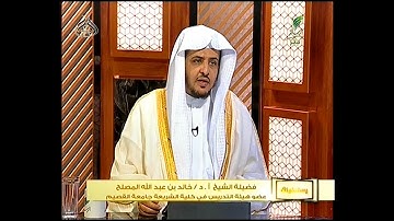 قراءة المصلي أذكار ما بعد الصلاة وهو يمشي خارجا من المسجد