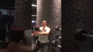 En Etkili Omuz Hareketi İri Omuzlar Için.